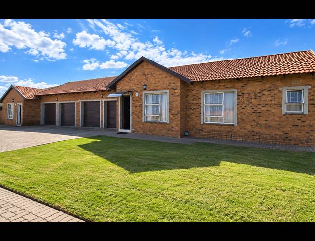 2 BEDROOM TOWNHOUSE FOR SALE IN RIVERSDALE